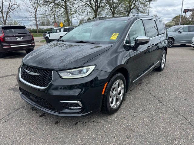 2021 Chrysler Pacifica Limited's photo