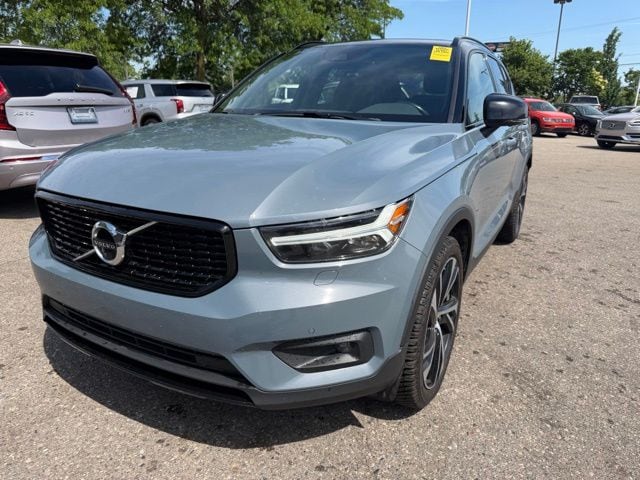 2021 Volvo XC40 T5 R-Design AWD's photo