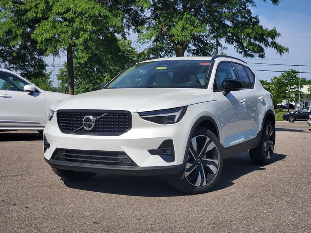 2026 Volvo XC40 B5 Plus Dark AWD's photo