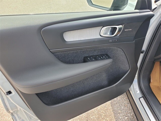 2026 Volvo XC40 Ultra - Photo 10