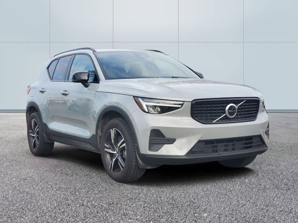Used 2026 Volvo XC40 B5 Core SUV