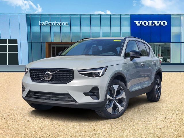 2026 Volvo XC40 SUV 