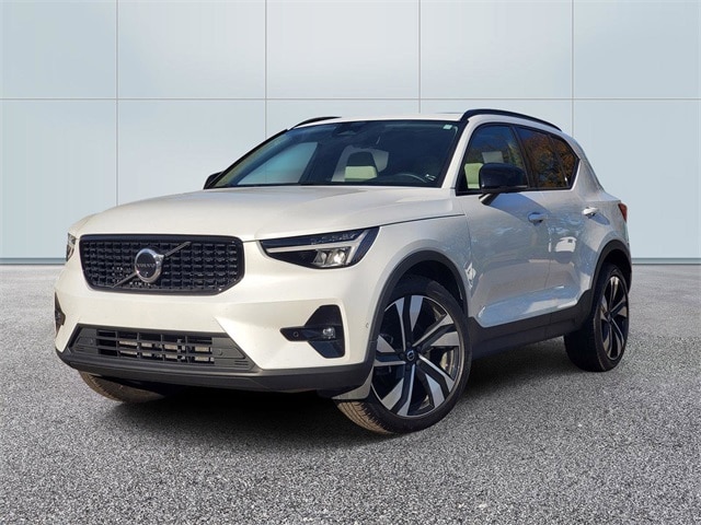2023 Volvo XC40 SUV 