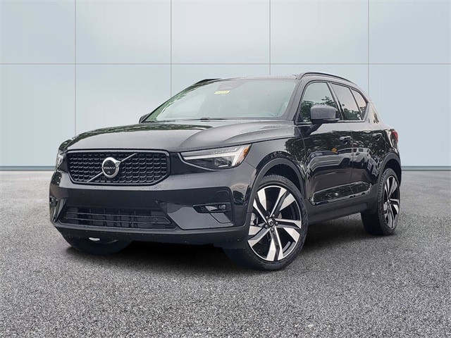 2025 Volvo XC40 SUV 