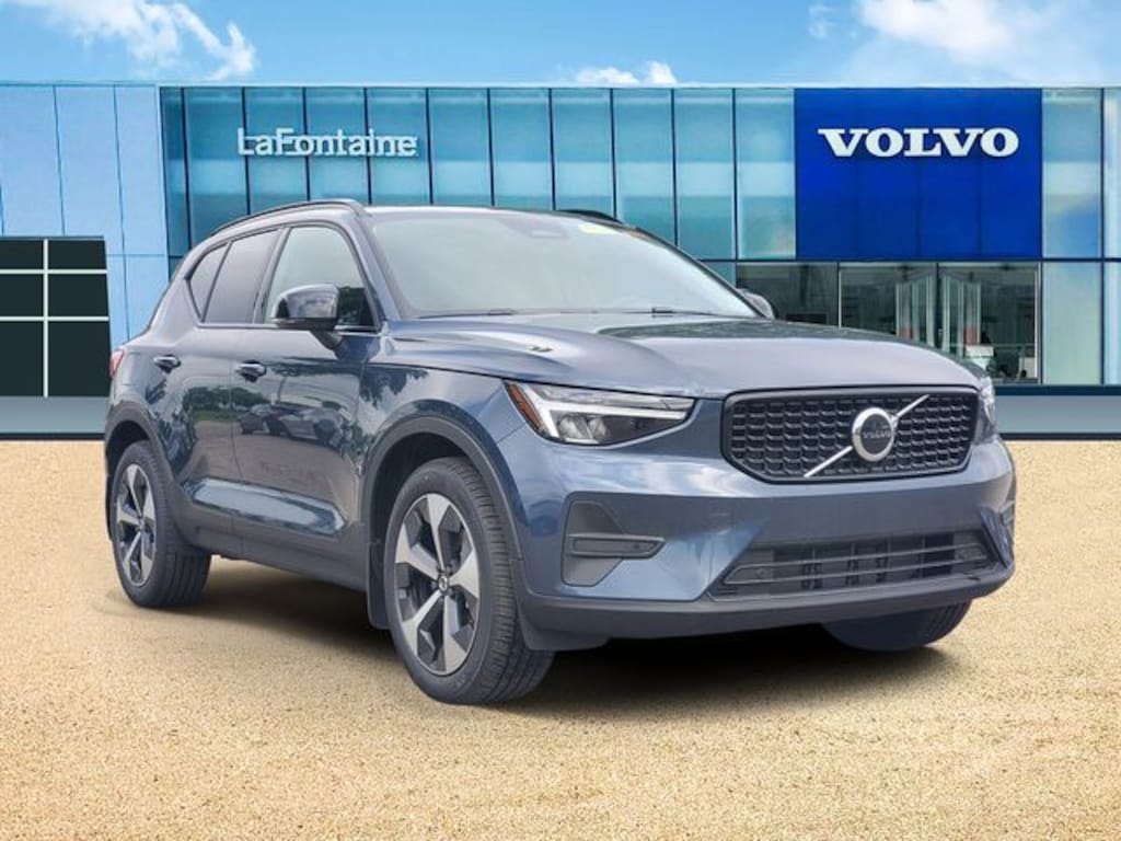 New 2026 Volvo XC40 B5 Core SUV