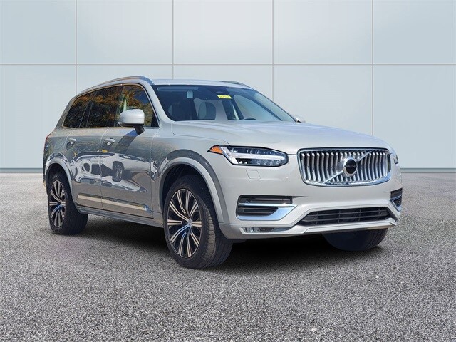 2025 Volvo XC90 Core photo 3