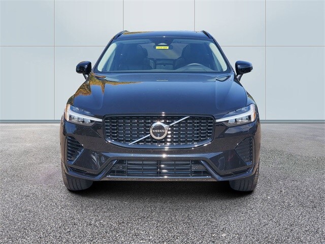 2025 Volvo XC60 Hybrid T8 Plus photo 2