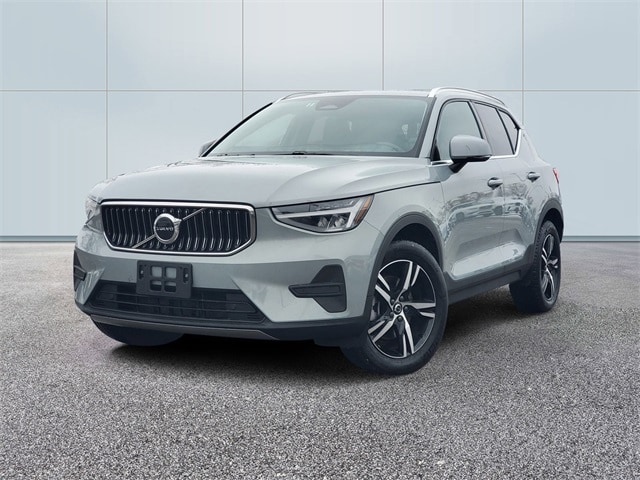 2025 Volvo XC40 Core's photo