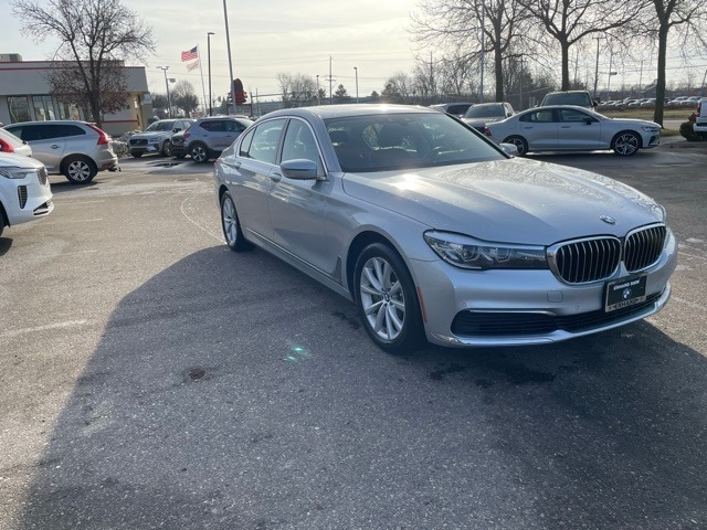 2019 BMW 7 Series 740i's photo