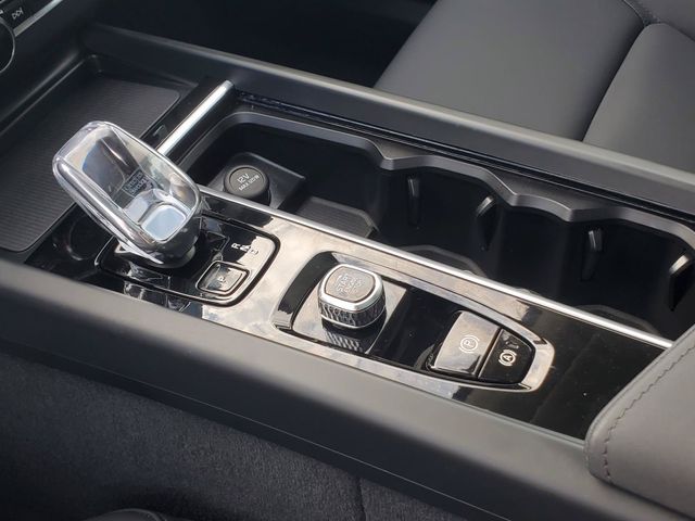 2026 Volvo XC60 Plus - Photo 24