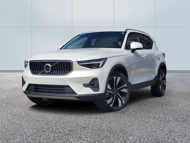 2025 Volvo XC40 SUV 