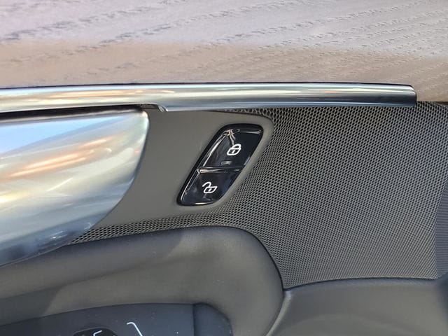 2026 Volvo XC90 Plus - Photo 12