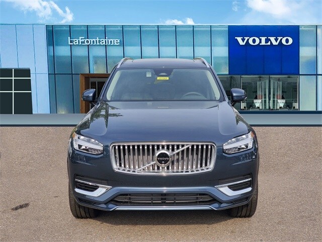 2025 Volvo XC90 T8 Plus photo 2