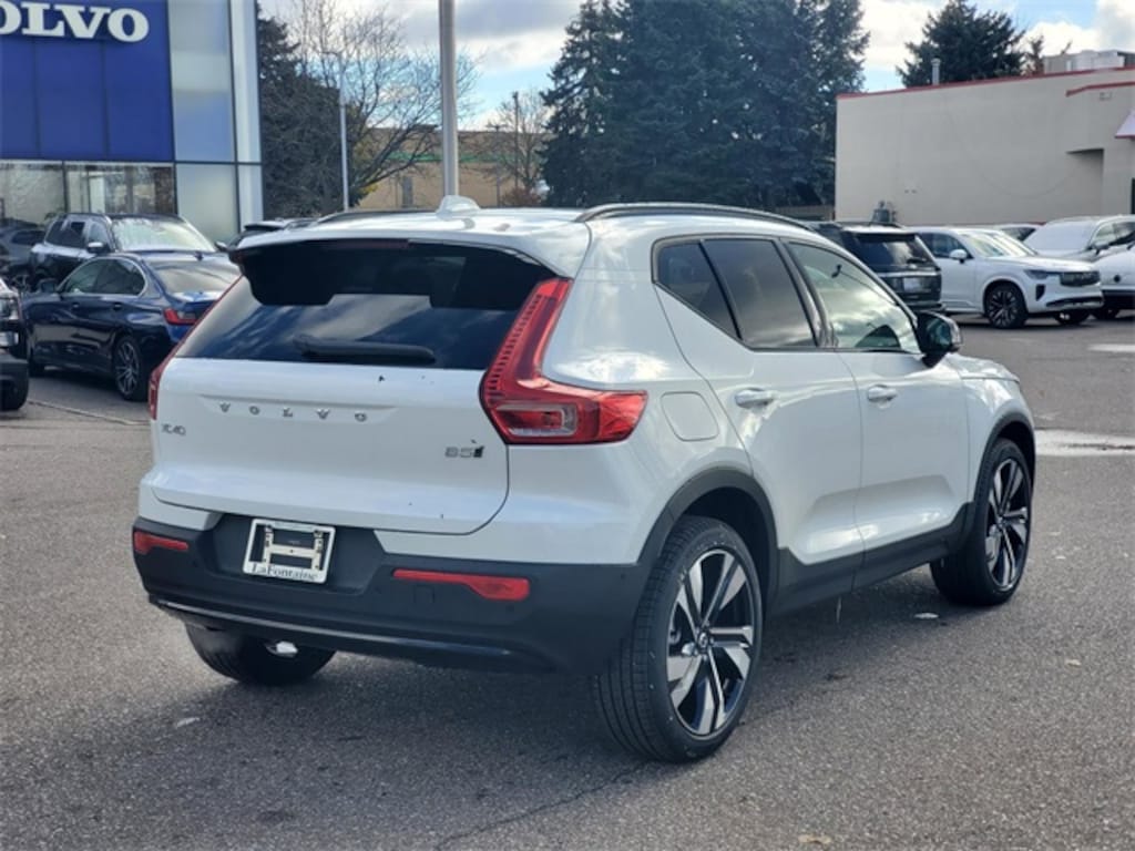New 2026 Volvo XC40 B5 Ultra SUV