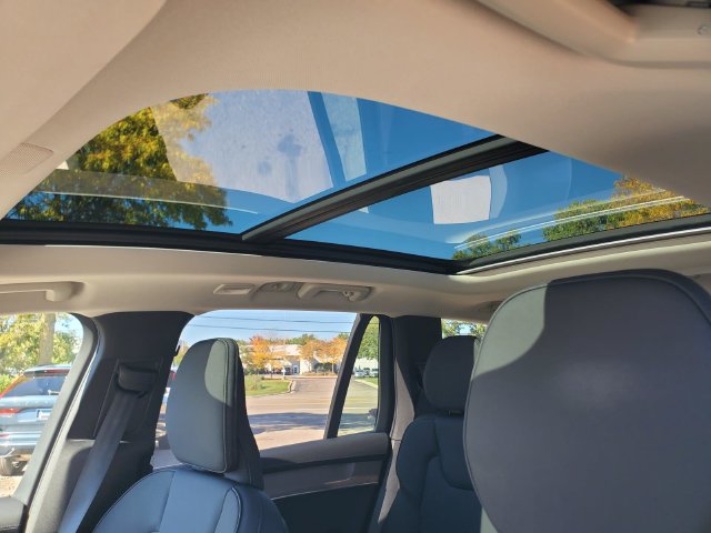 2026 Volvo XC90 Plus - Photo 14