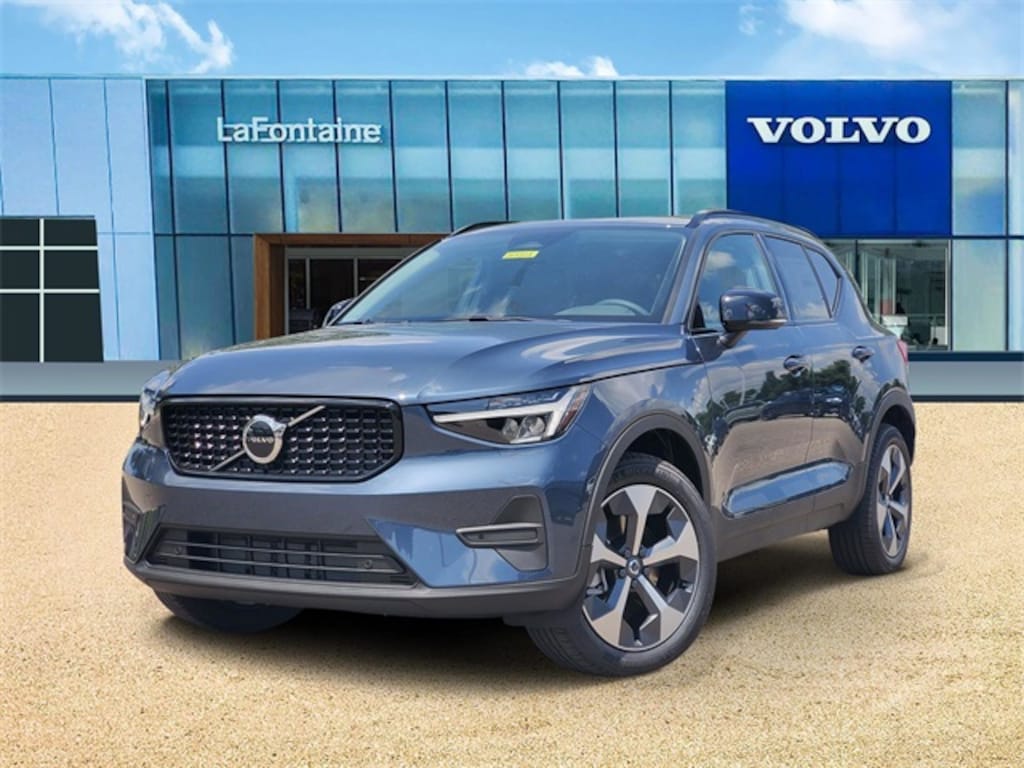 New 2026 Volvo XC40 B5 Core SUV