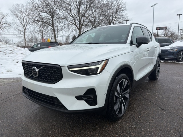 2024 Volvo XC40 SUV 