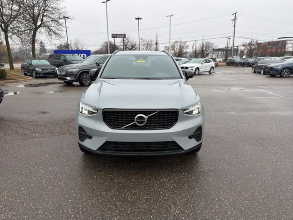 Certified 2026 Volvo XC40 B5 Core SUV