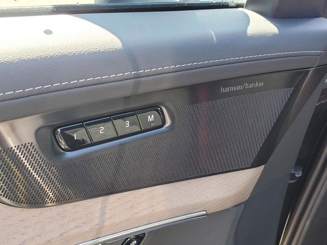 2026 Volvo XC90 Plus - Photo 11
