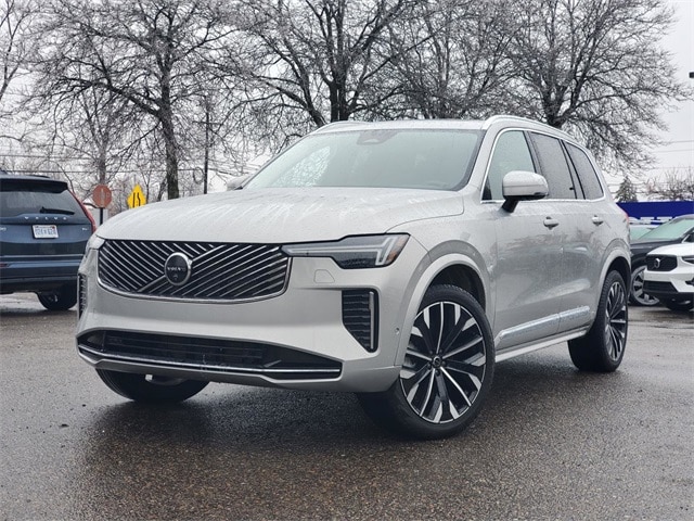 2025 Volvo XC90 Plus's photo