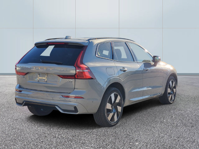 Certified 2025 Volvo XC60 Plug-In Hybrid T8 Plus SUV