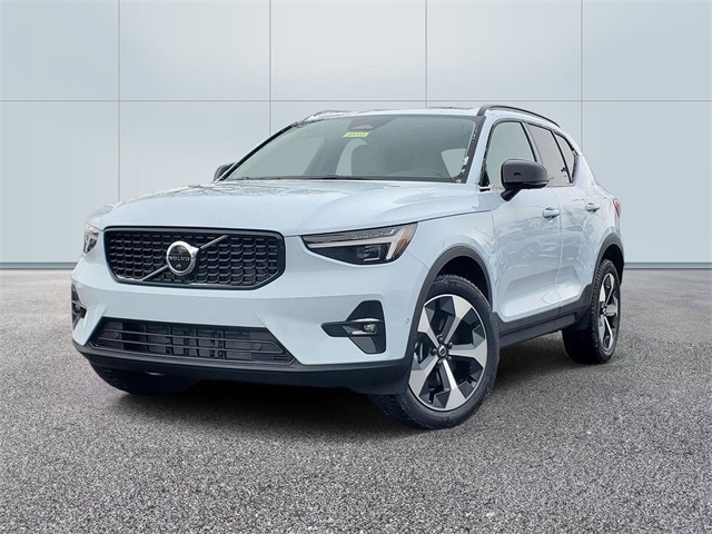 2026 Volvo XC40 SUV 