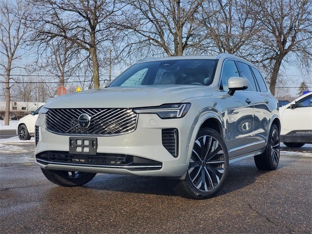 2025 Volvo XC90 Plus's photo