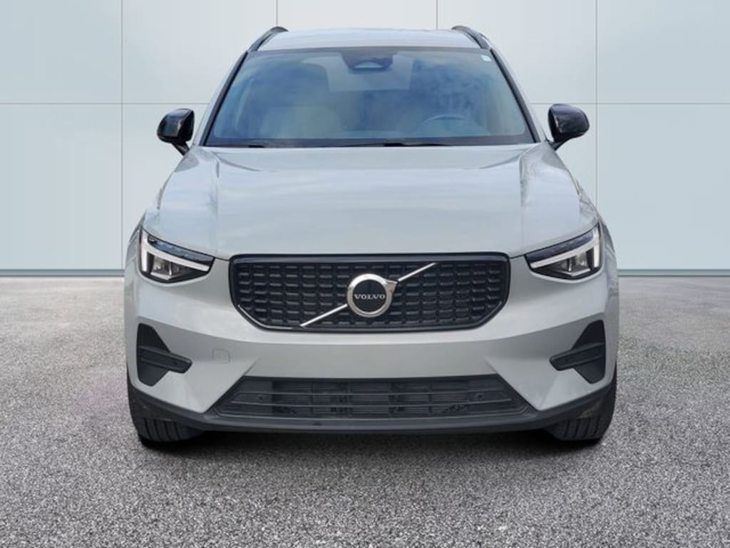Used 2026 Volvo XC40 B5 Core SUV