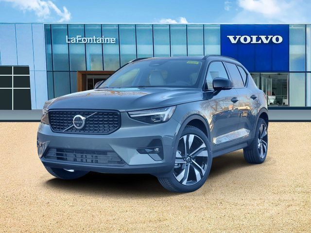 2026 Volvo XC40 SUV 