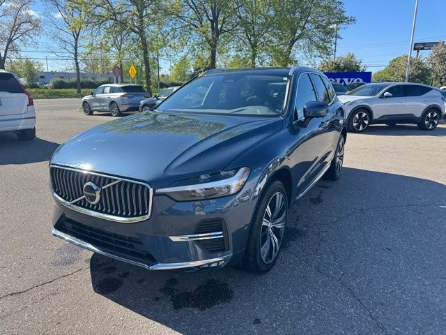 2023 Volvo XC60 B5 Plus Bright Theme AWD's photo