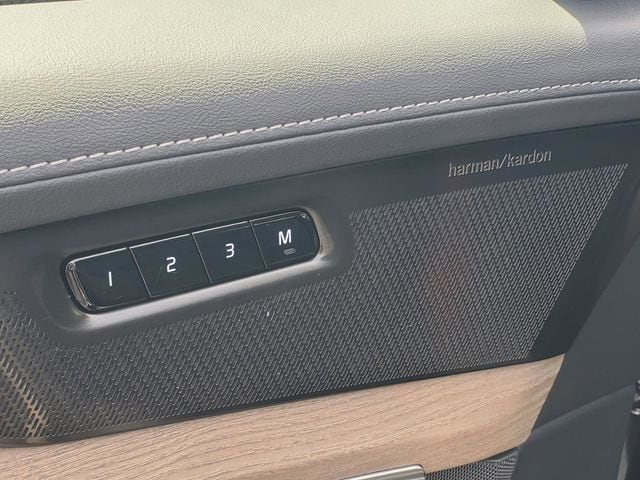 2026 Volvo XC90 Plus - Photo 11