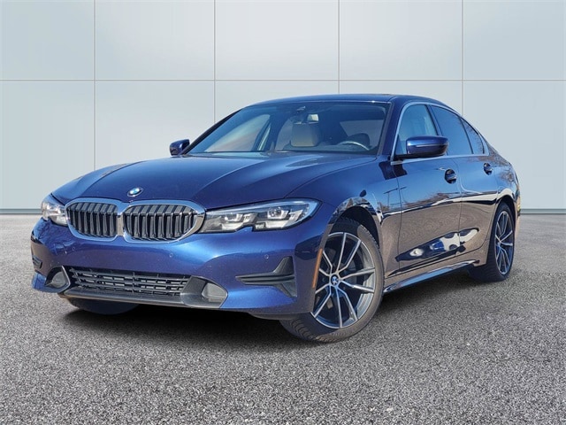 2020 BMW 3 Series 330i's photo
