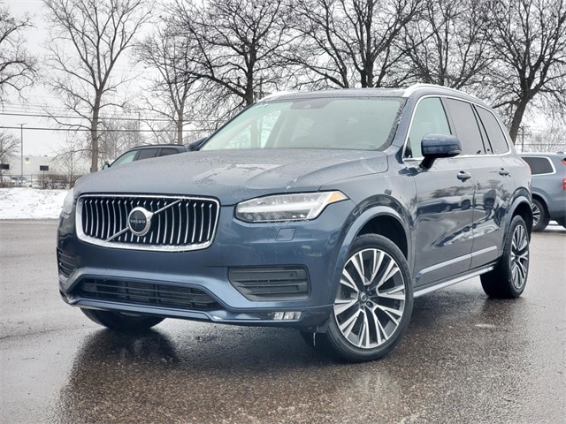 2021 Volvo XC90 Momentum's photo
