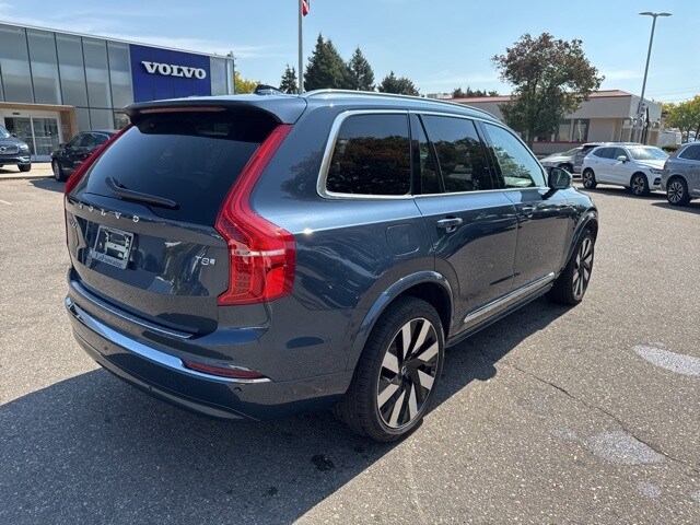 2025 Volvo XC90 T8 Plus photo 3