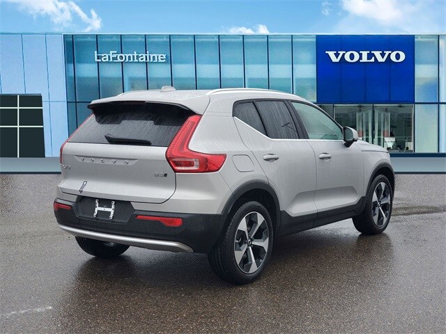 2025 Volvo XC40 Core photo 4