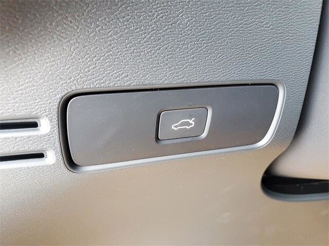 2026 Volvo XC40 Ultra - Photo 16