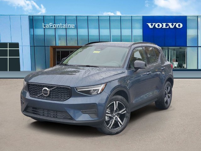 2026 Volvo XC40 Core