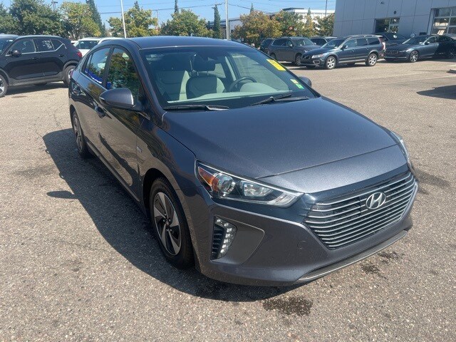 2017 Hyundai Ioniq SEL photo 3
