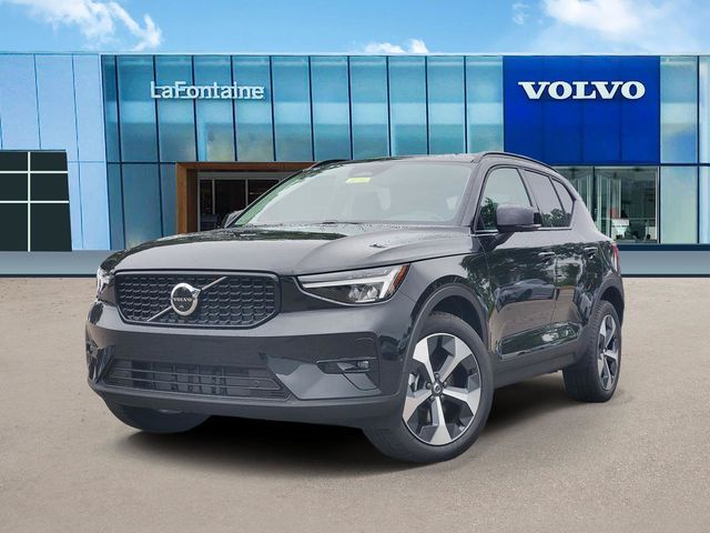 2026 Volvo XC40 SUV 