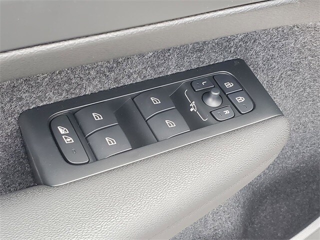 2026 Volvo XC40 Ultra - Photo 12
