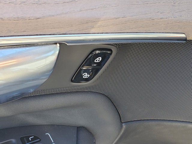 2026 Volvo XC90 Plus - Photo 12