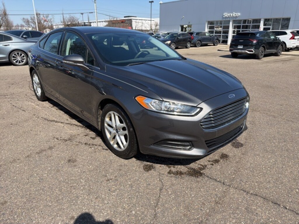 Used 2016 Ford Fusion SE Sedan