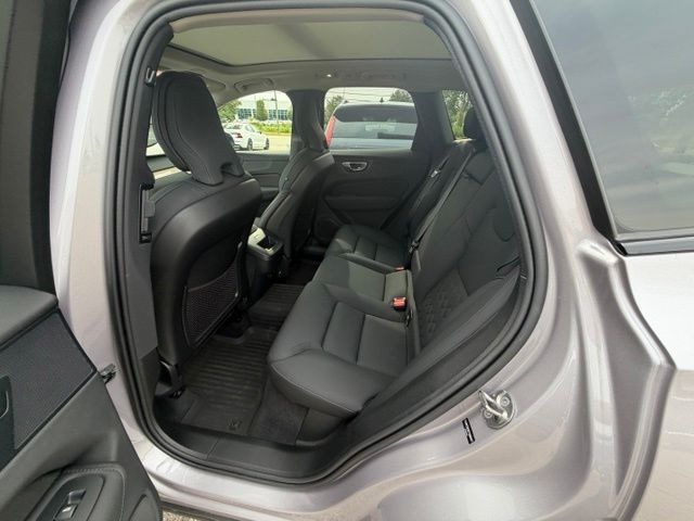 2026 Volvo XC60 Plus - Photo 13