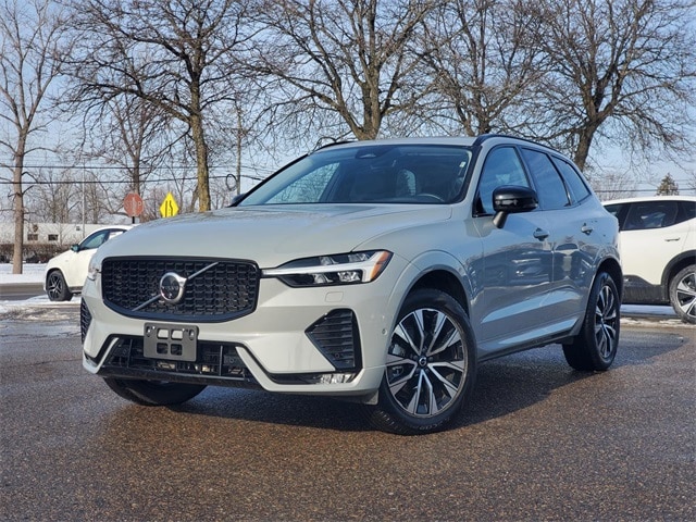 2025 Volvo XC60 Plus's photo
