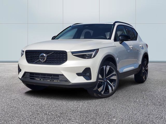 2025 Volvo XC40 B5 Plus Dark AWD's photo