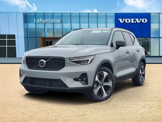 2026 Volvo XC40 SUV 