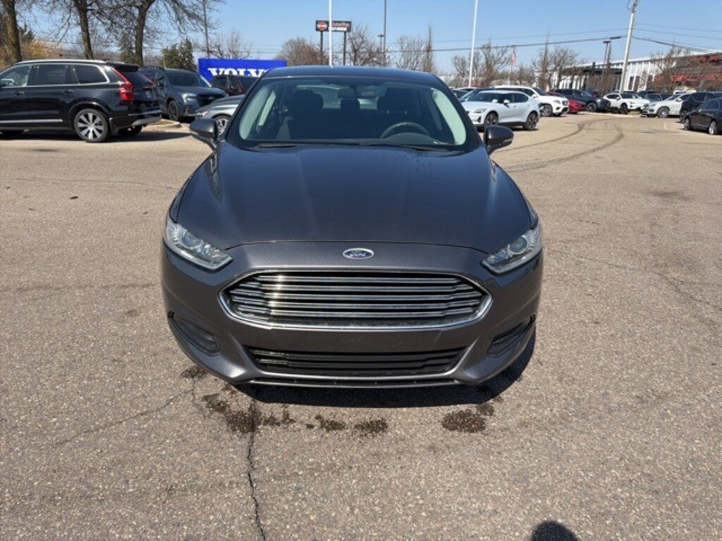 Used 2016 Ford Fusion SE Sedan