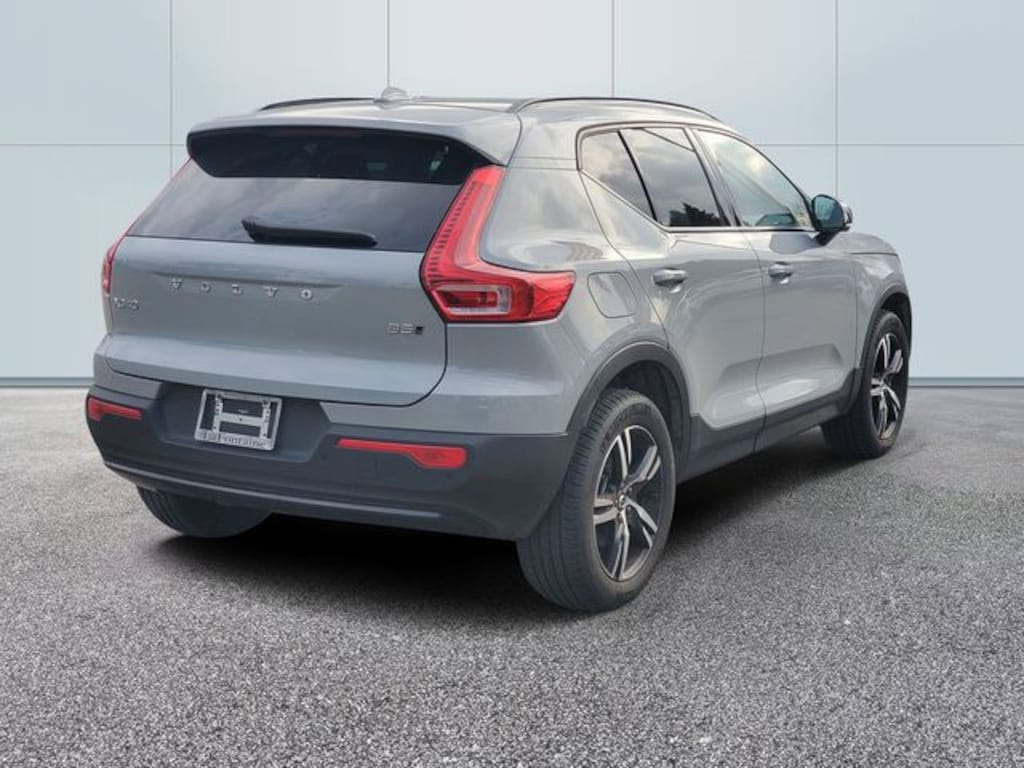 Used 2026 Volvo XC40 B5 Core SUV