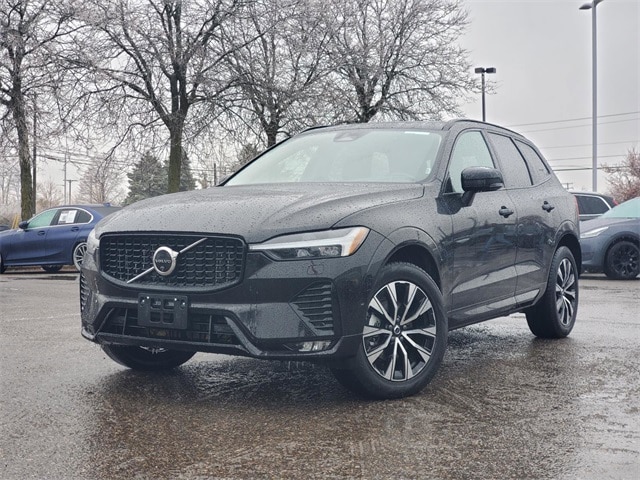 2025 Volvo XC60 Plus's photo