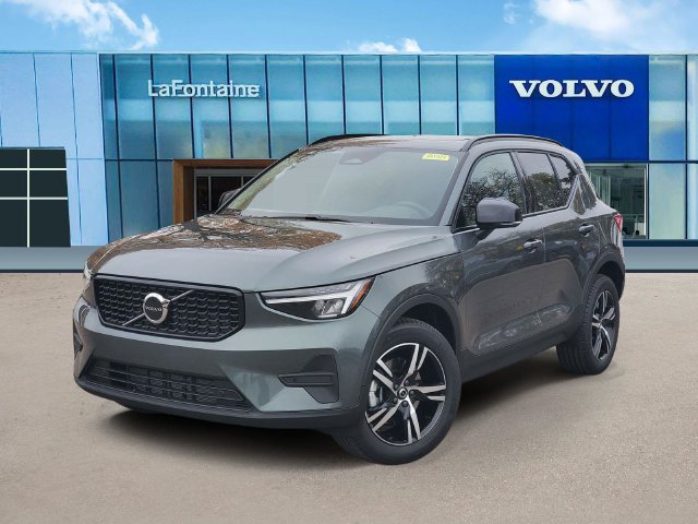 2026 Volvo XC40 Core
